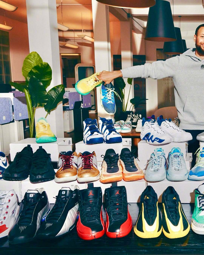 开云-库里球鞋慈善拍卖会举行|斯蒂芬·库里|金州勇士队|大爱|时代|穿鞋_新浪体育_新浪新闻